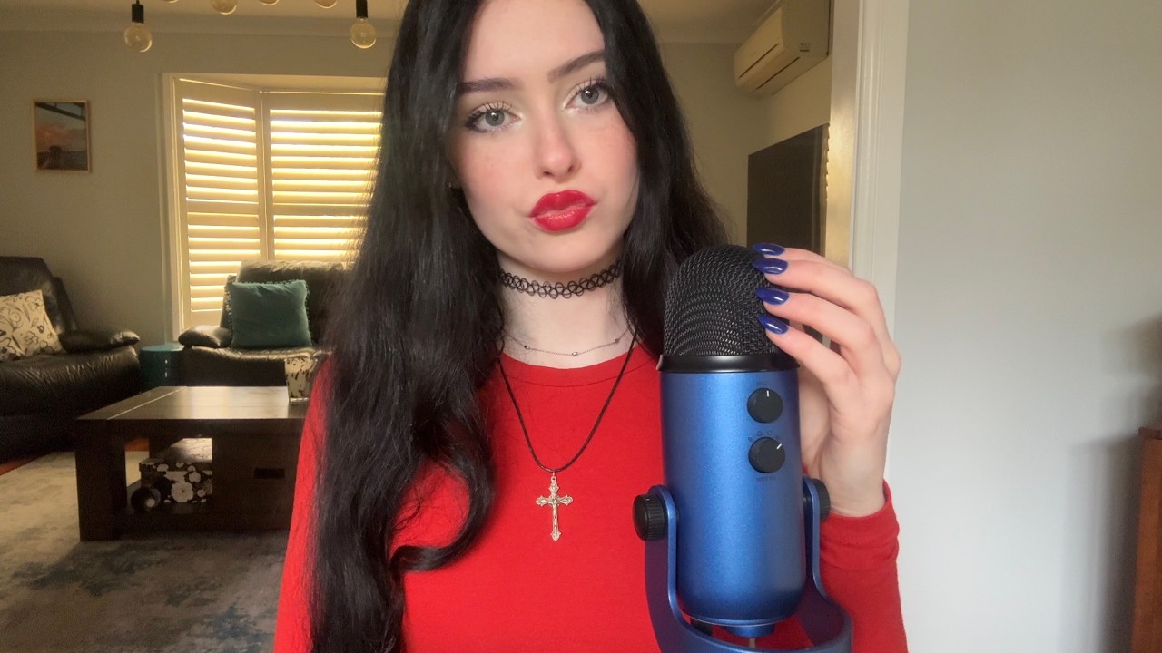 ASMR mouth sounds, mic scratching & hand sounds 🍎