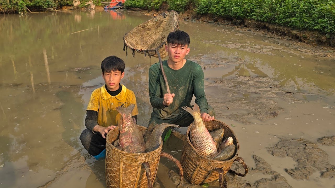 Fishing the highlands, draining an abandoned fish pond, and harvesting 20 kg of large carp to sell.