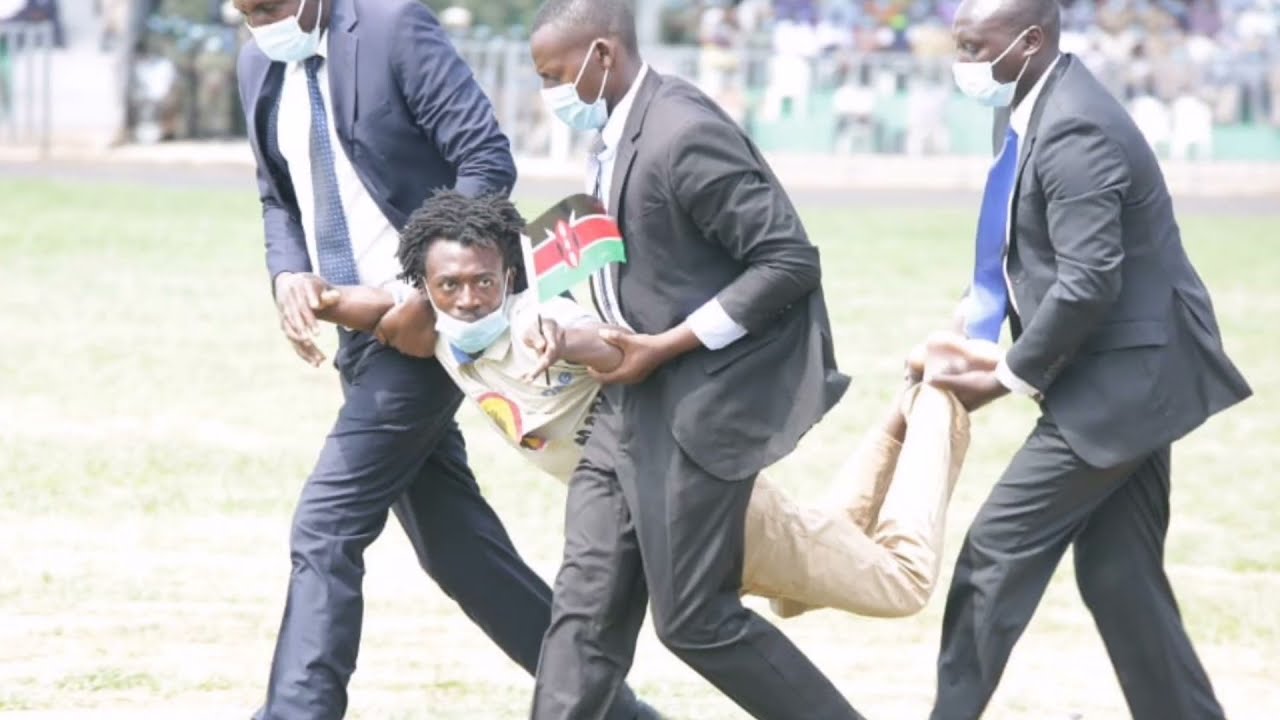Kisumu: Man interrupts President Uhuru's speech, whisked away by security