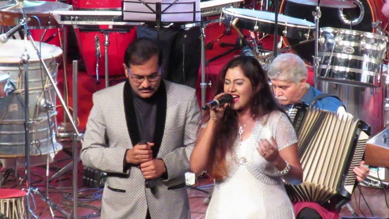 JUMMA CHUMMA DE DE- LIVE SUDESH BHOSLE I SHANMUKHANANDA