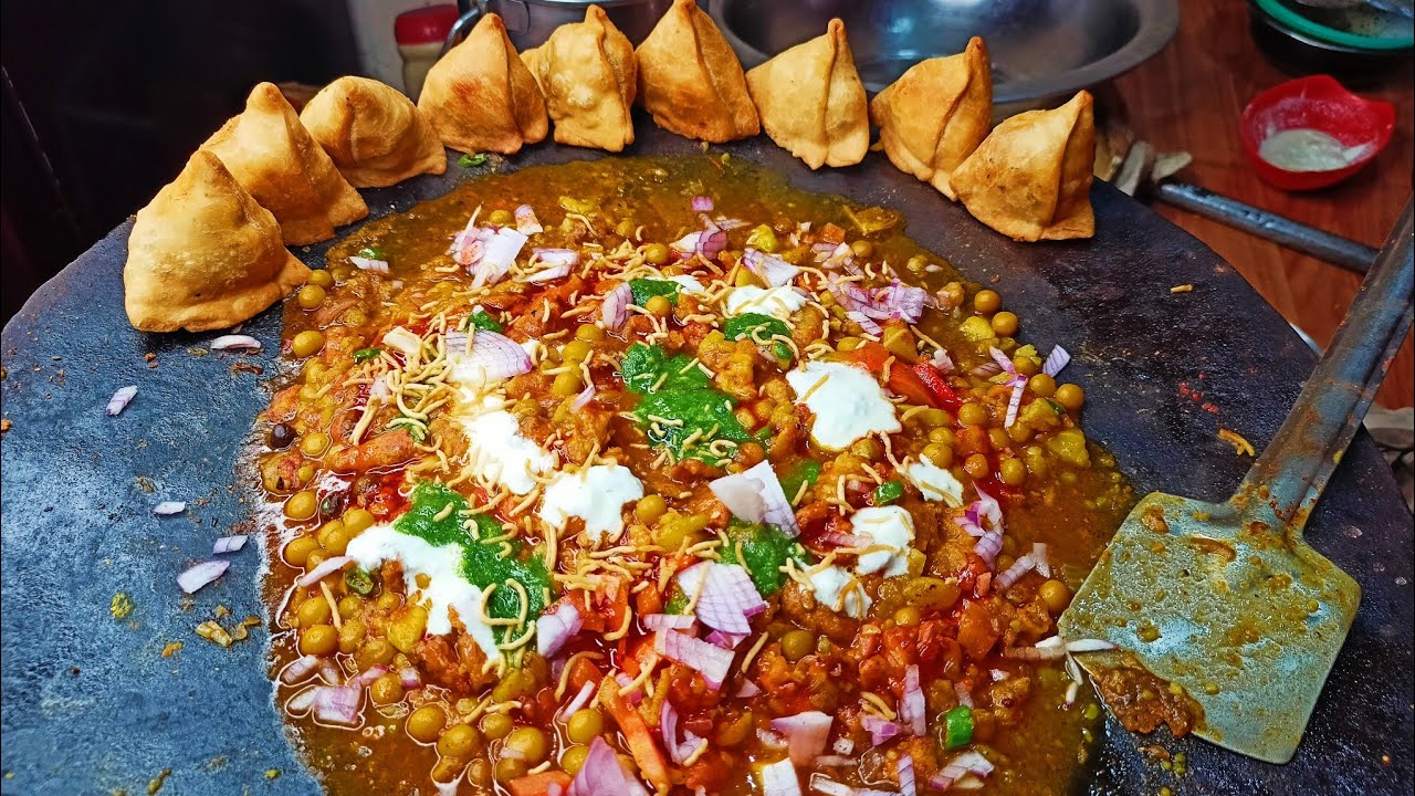 दुकानदार से सीखें घर पर स्वादिष्ट छोले समोसा चाट बनाना जिसे खाकर मजा आ जायेगा | Samosa Chaat Recipe