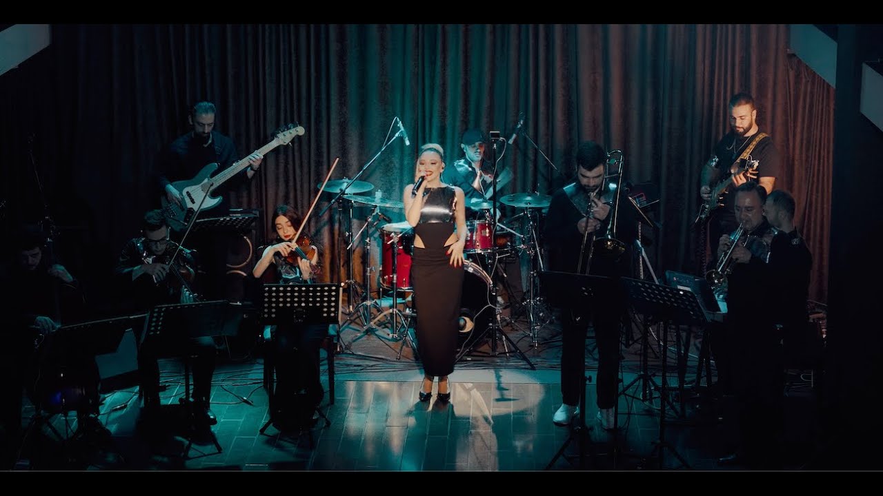 Aristocrat Orchestra - Gimme! Gimme! Gimme! (Live)