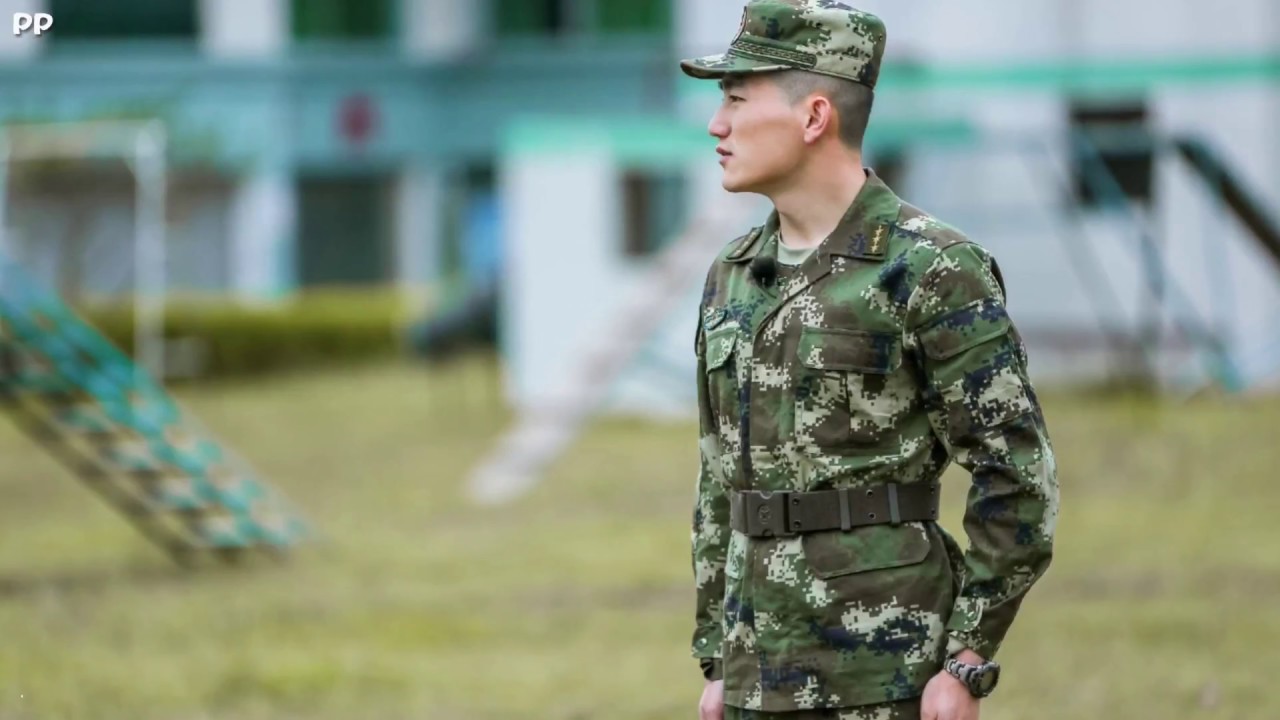 张馨予.何捷在奇兵神犬中的甜蜜互动。配上维美歌曲(当你的秀发拂过我的钢枪）