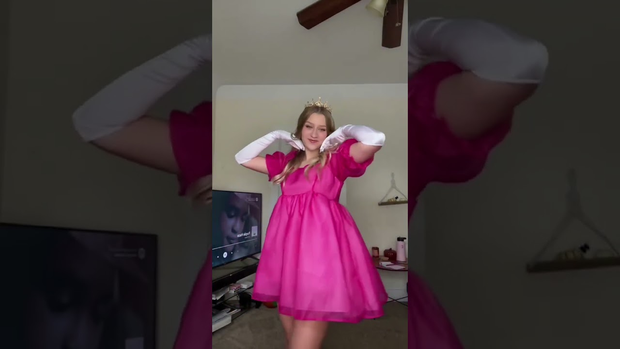 Princess peach costume￼