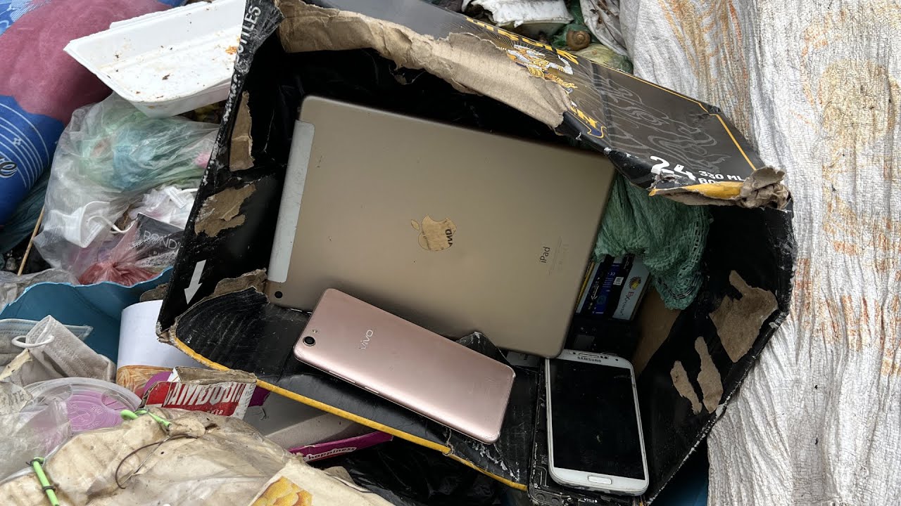Restoration Abandoned Destroyed Phone Found from Rubbish