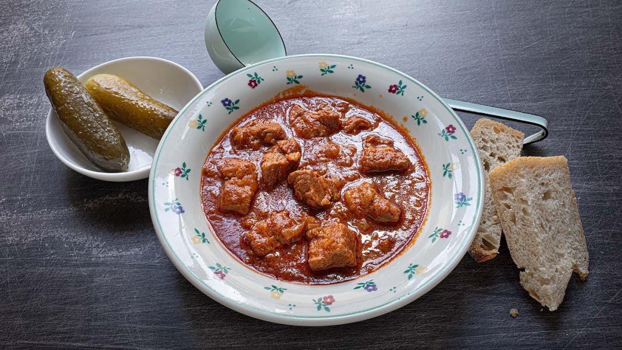 Pörkölt vom Schwein / sertés pörkölt