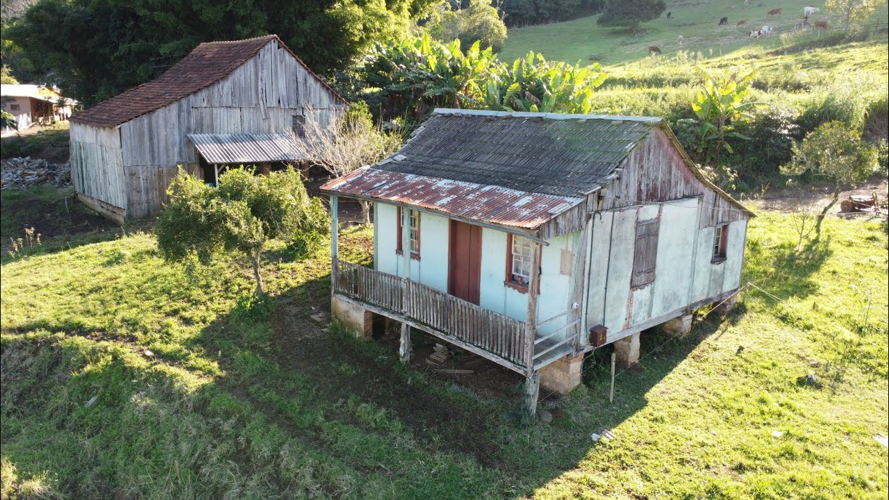 CASINHA CHARMOSA NO INTERIOR ESTÁ CHEIA DE RELÍQUIAS DENTRO!