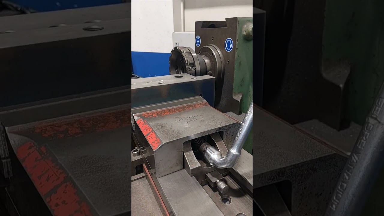 machining hardened steel on horizontal mill, Bohle. #engineering #machine #machinist