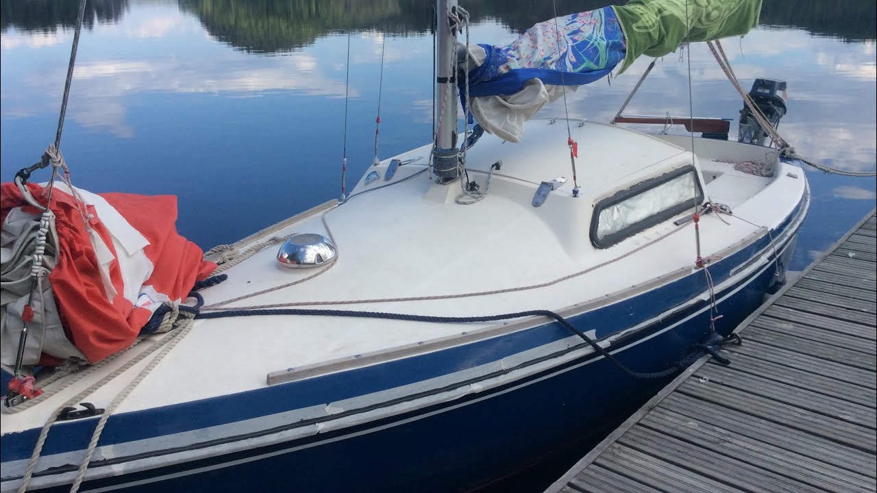 Veneen vuotokohdat tilkitään sikafleksillä