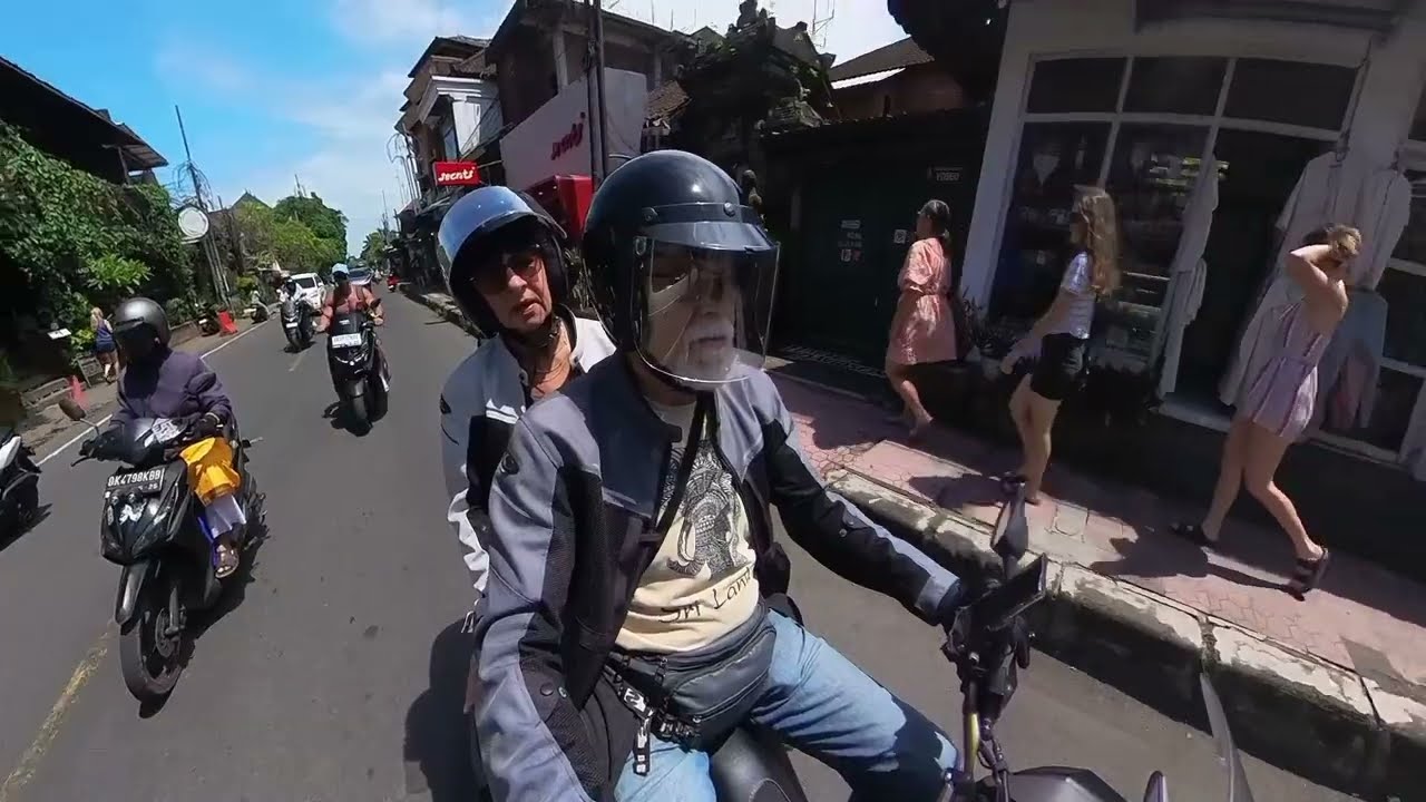 Brauciens ar motorolleri uz Tegallalang rīsu laukiem