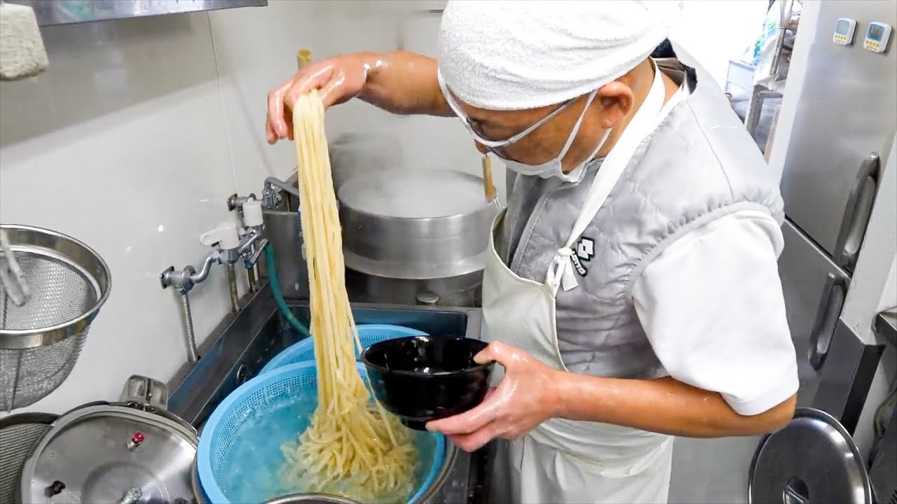 凄まじい爆食いアニキ達が殺到する大阪屈指の行列うどん屋を営む鉄人店主の衝撃過ぎる1日密着 | INCREDIBLE NOODLES, Japanese Udon Noodles