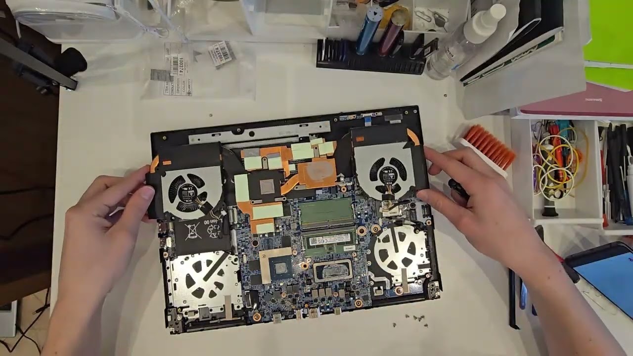 Gigabyte G6 MF разборка и замена термопасты на Laird TPCM 7250