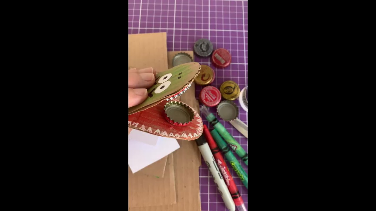 castanhola com papelão e tampinha de garrafa