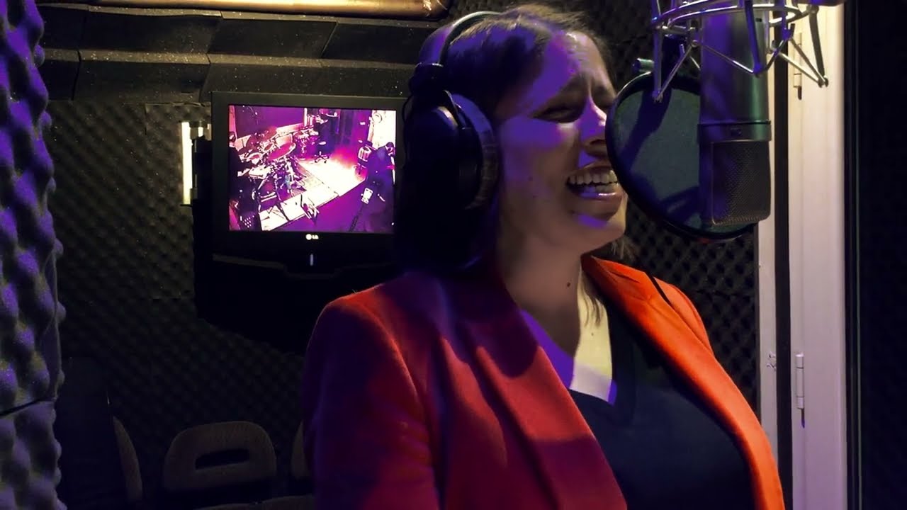 Emma Caly - When I Get Low I Get High