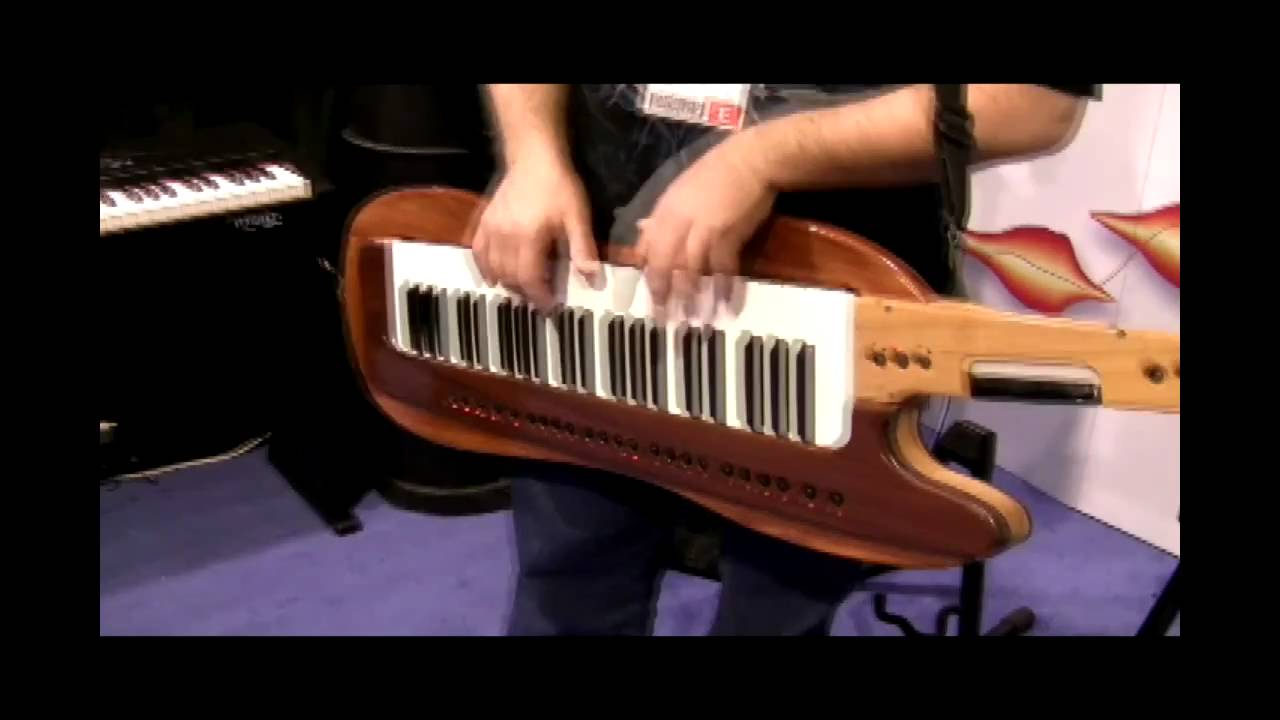 Keytarjeff NAMM 2011 RealGuitar(s) Tips(part 1).mp4