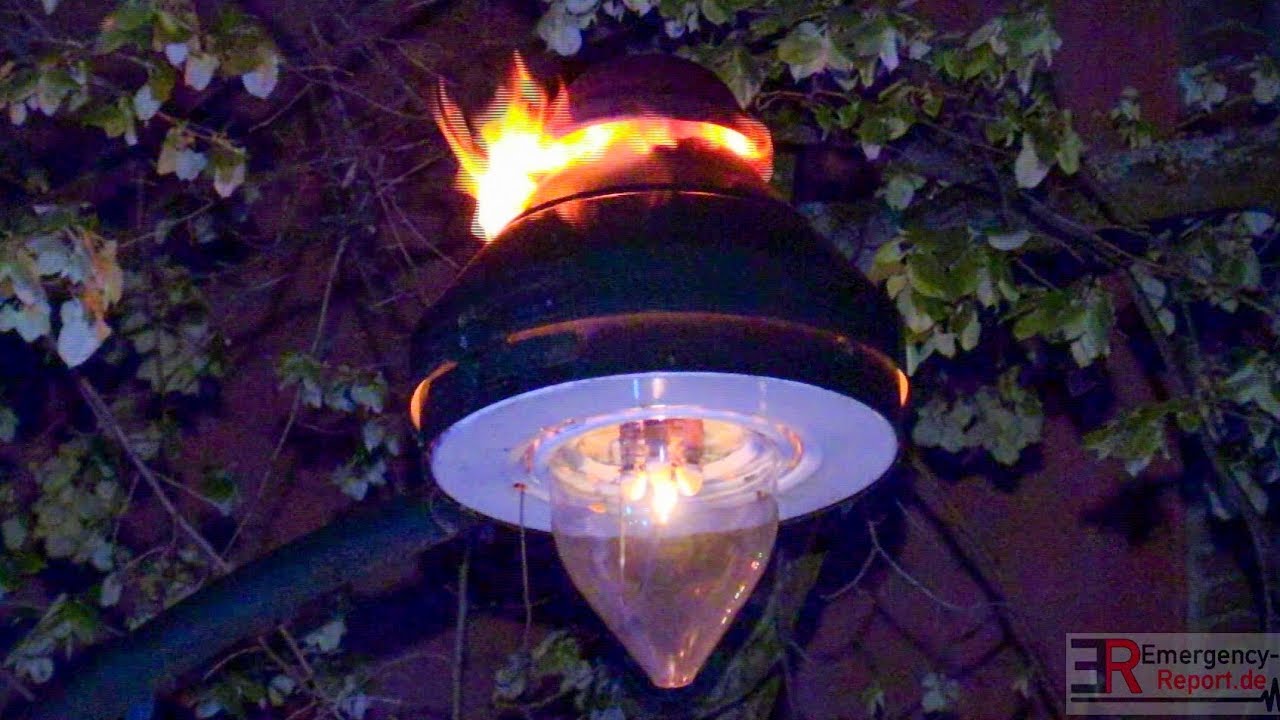 [BRENNENDE GASLATERNE IN DÜSSELDORF] - Feuerwehr & Stadtwerke gemeinsam im Einsatz -