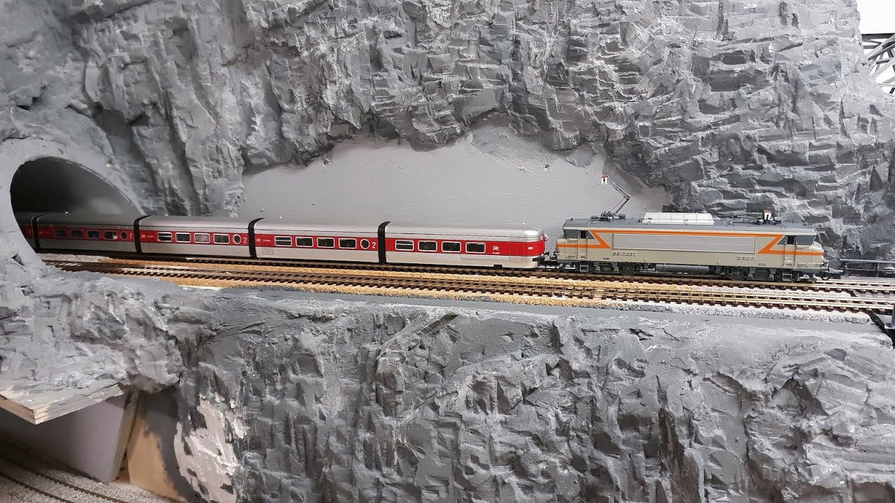 SNCF BB 7200 Nez cassé mit RENFE Talgo von Roco und Electrotren in H0 -  extraordinary Trainaction