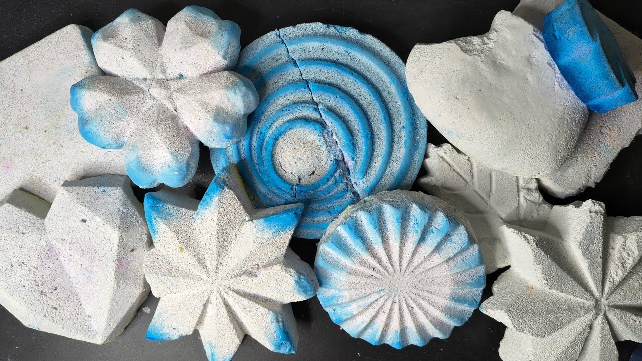 Lavender and white chalk reforms with blue tint