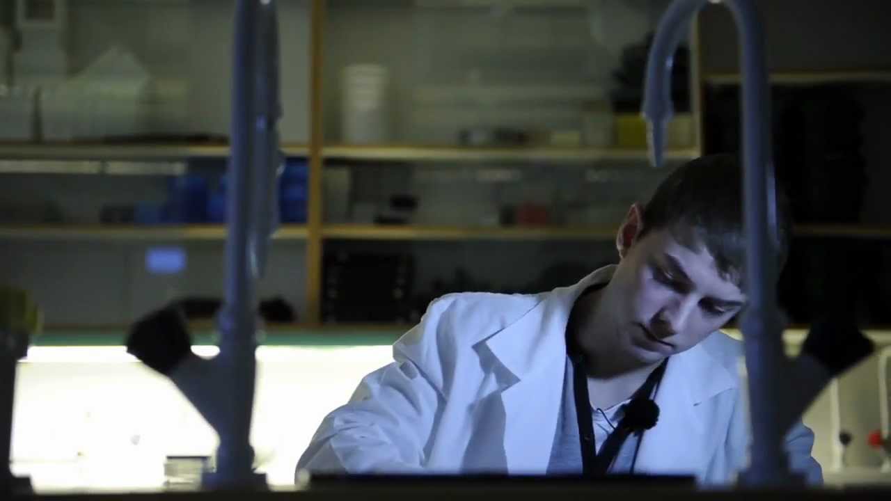 Studer biomedisin ved Universitetet i Tromsø