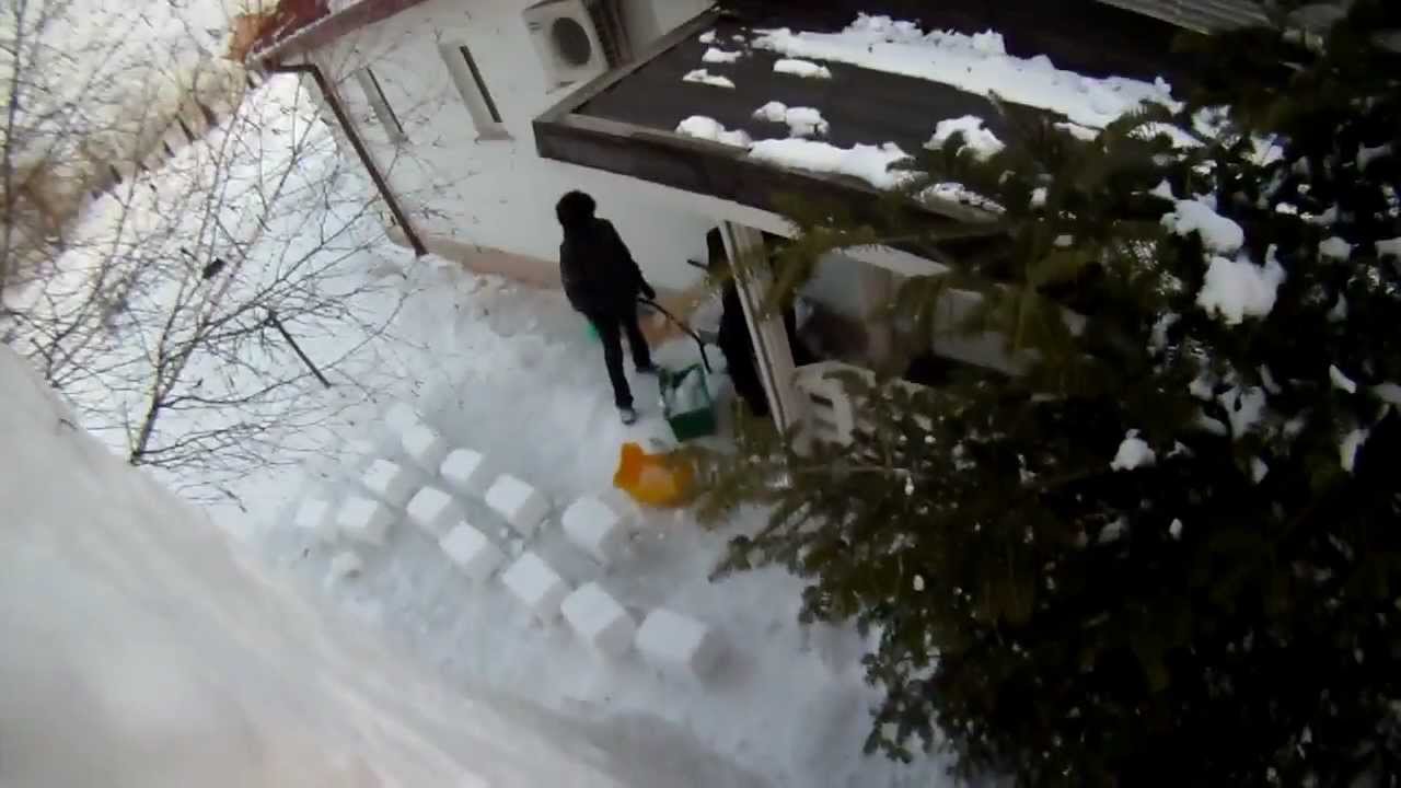 How to make a 3 floor snow fort(arches and ledges) part 1