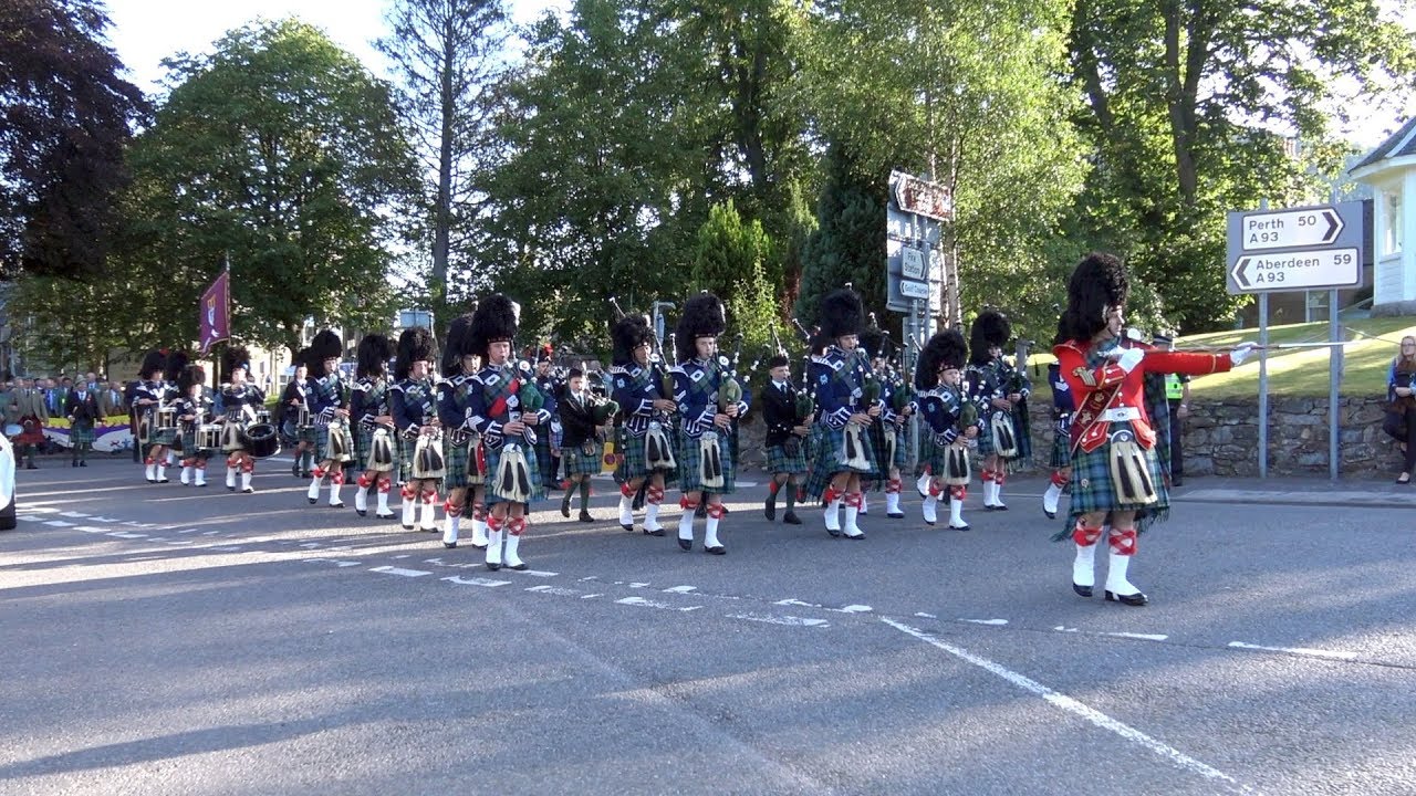 Braemar Gathering 2017 - Royal Highland Society led by Ballater Pipe Band to Highland Games