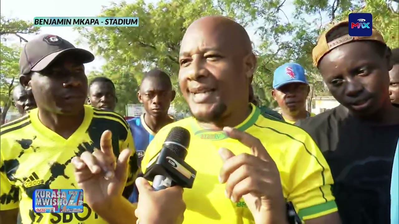 Mashabiki wa Yanga wadamkia katika dimba la Benjamin Mkapa wakiisubiri Silver Strikers