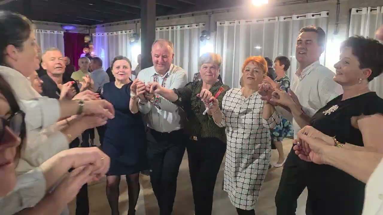 11 Kwietnia 2026r. Wspaniałe k&oacute;łeczko gości wesoło się bawi na zabawie w Taczowie przy fajnej kapeli