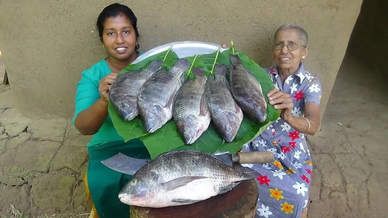Fish Recipe ❤ Crispy Fried Tank Fish by Grandma & Daughter - Village Life
