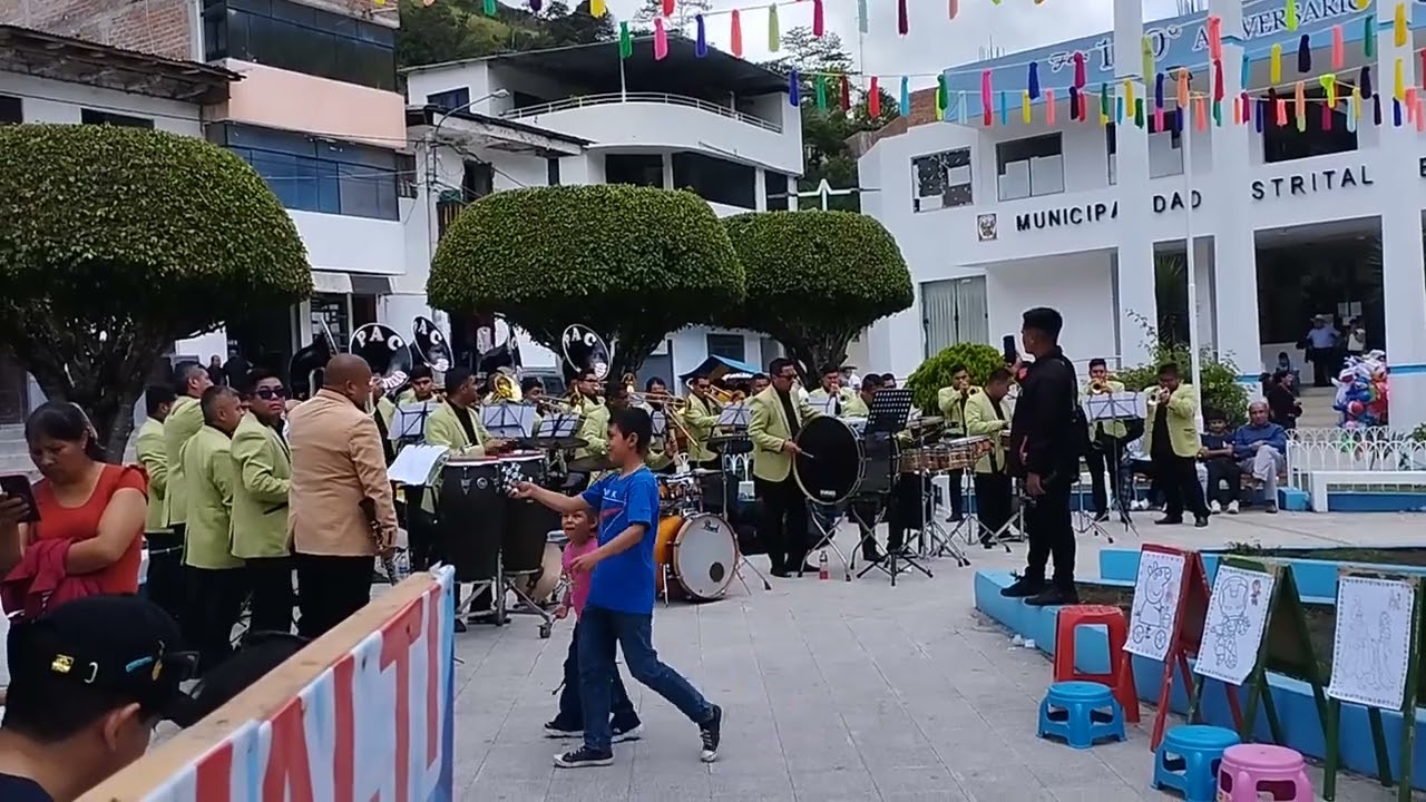 Banda PERÚ, ARMONÍA Y CLASE en Sócota - Tema : Mix armonía 10