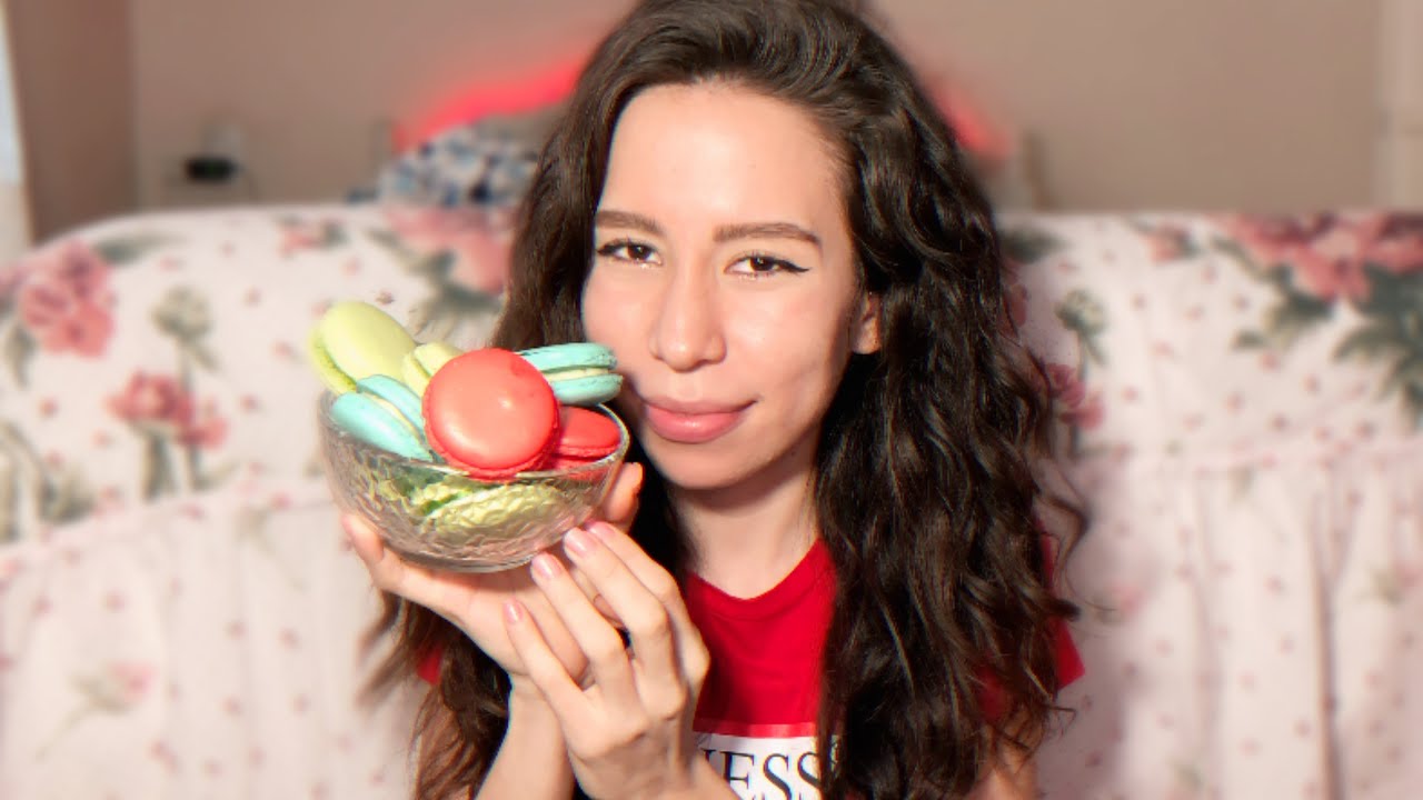 ASMR Macarons (eating show) comiendo macarons