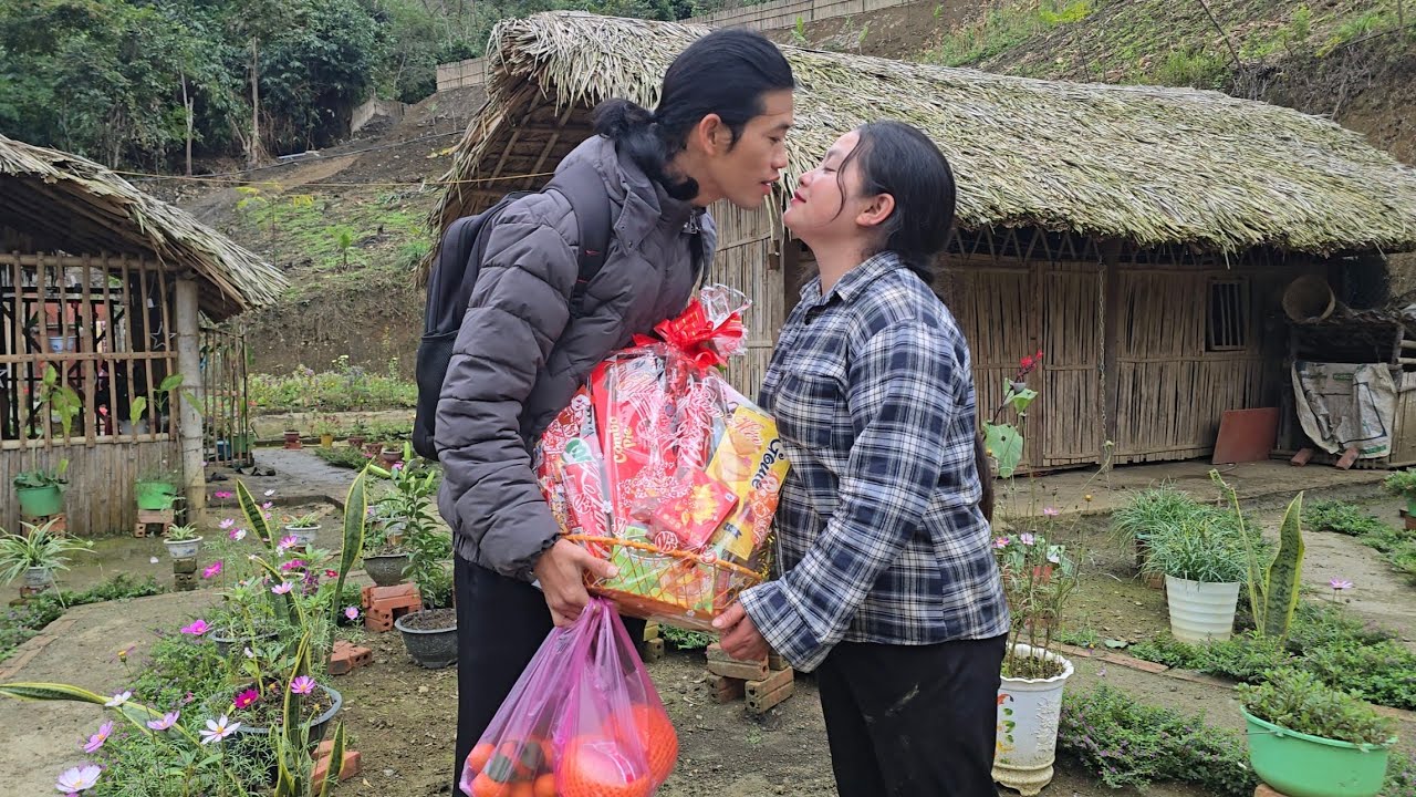 Special Tet gifts from fishermen: Gifts expressing love and care for single mothers. - ly tu tuc 