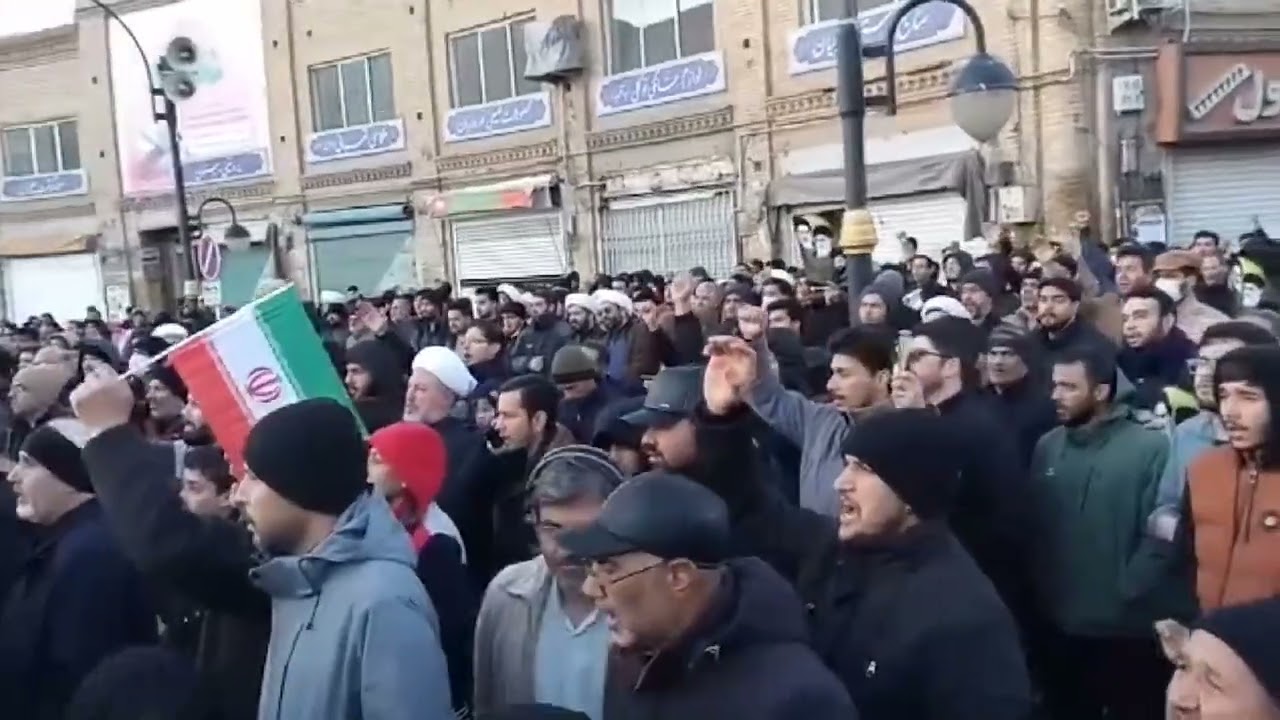 RIBUAN RAKYAT IRAN BERHIMPUN BAGI MEMBERI PENGHORMATAN TERAKHIR KEPADA PEMIMPIN TERTINGGI, KHAMENEI.