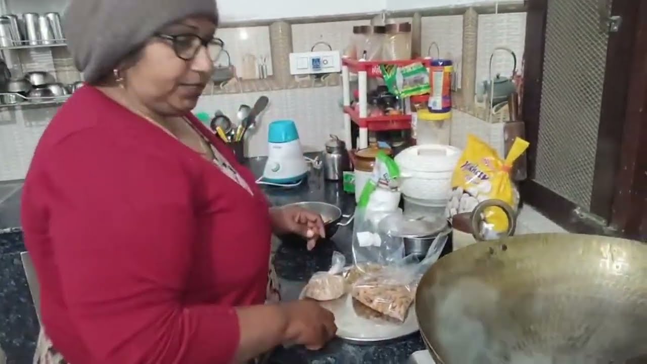 ਅੱਜ ਚਟ ਪਟ ਬਣਾਈ ਪੰਜੀਰੀ #punjabistyle @poonihouse #easyrecipes