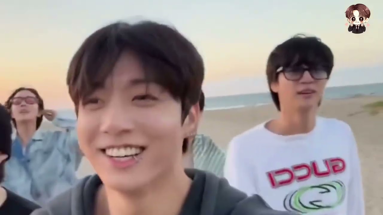 BTS ARMY TRAVELING THE SEA CHILL AND MASTI 🤣🤣 