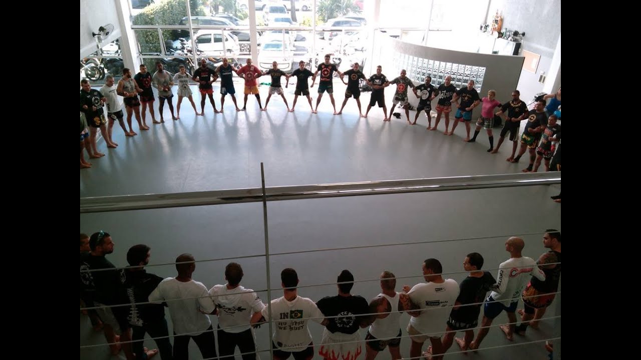 CHUTE BOXE - SÓ PRETAS