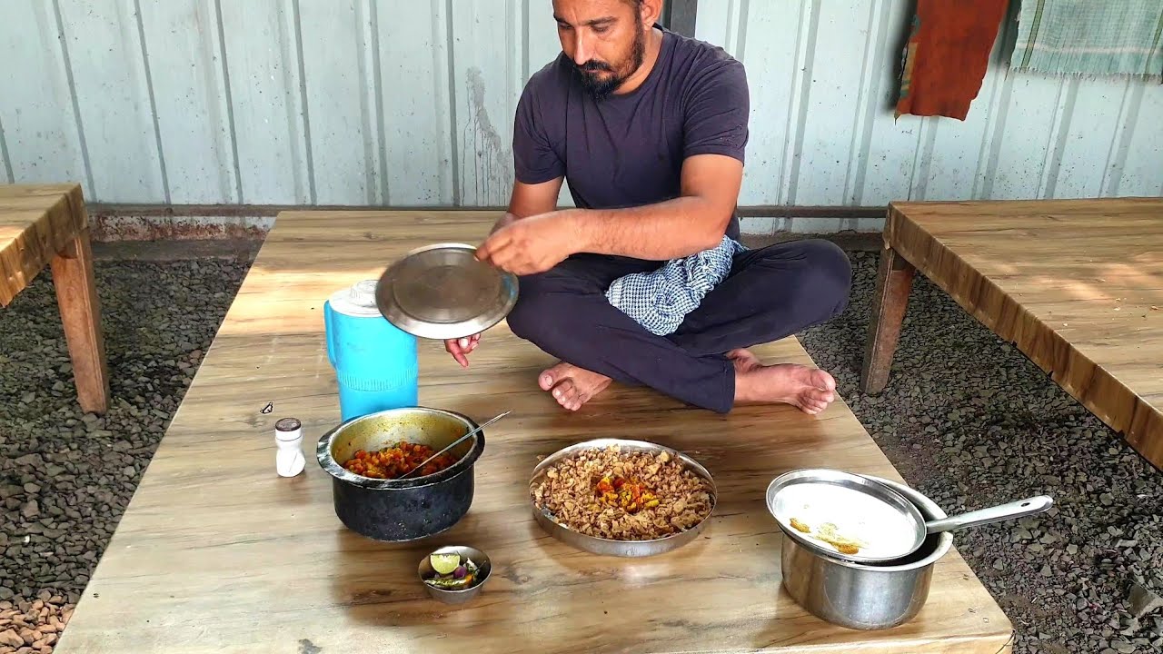 समराथल हॉटेल पर थाली सिस्टम है फूल घी के साथ 