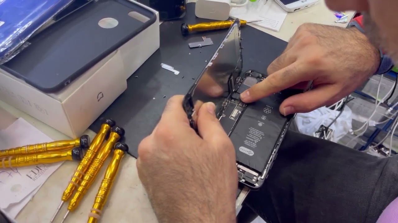 Apple İPhone 13-12-11-8-7plus Kronik Sorun Şarj Soketi Arızası 2 Dakikada  İtinalı Tamir Yapılır
