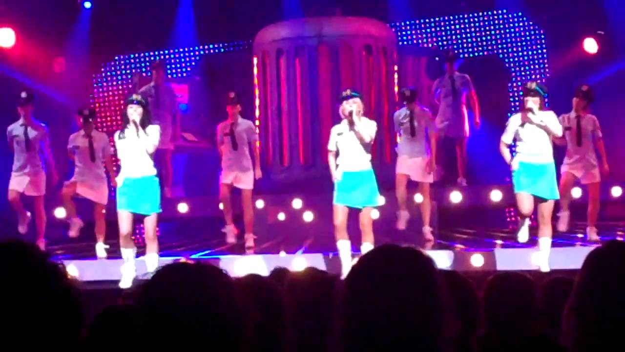 K3 SHOW 5 NOV 2010 AHOY ROTTERDAM K3 BIJ DE POLITIE
