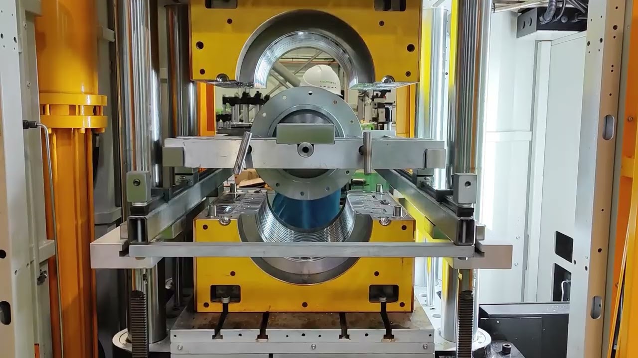 Hollow Core Insulator Injection Moulding-YIZUMI Rubber Machine