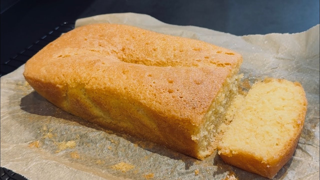 Super easy, super tasty homemade lemon drizzle cake 