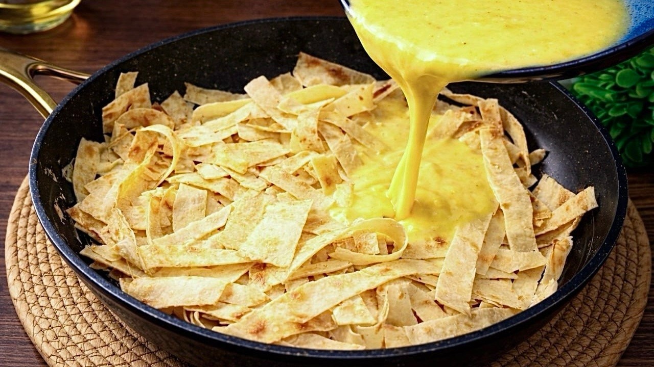 This egg tortilla is better than pizza! A delicious, quick, and incredibly easy recipe!