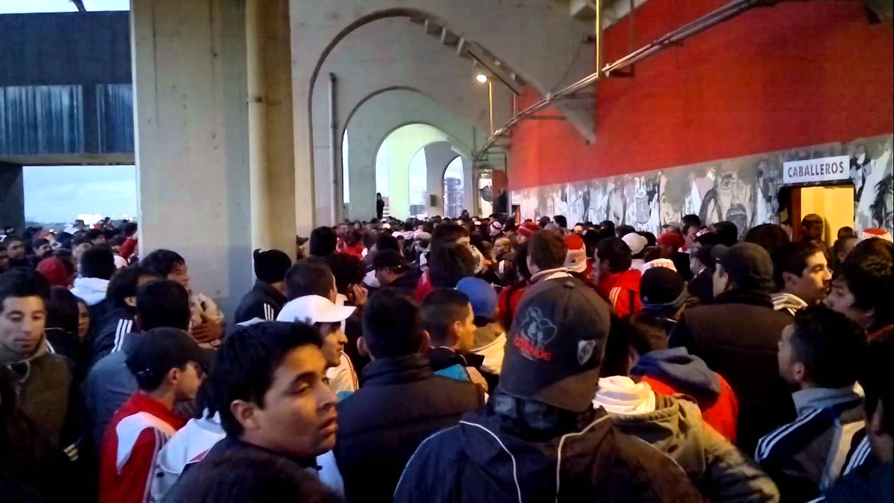 Señores yo soy de la banda+yo paro en una banda+No veo la hora