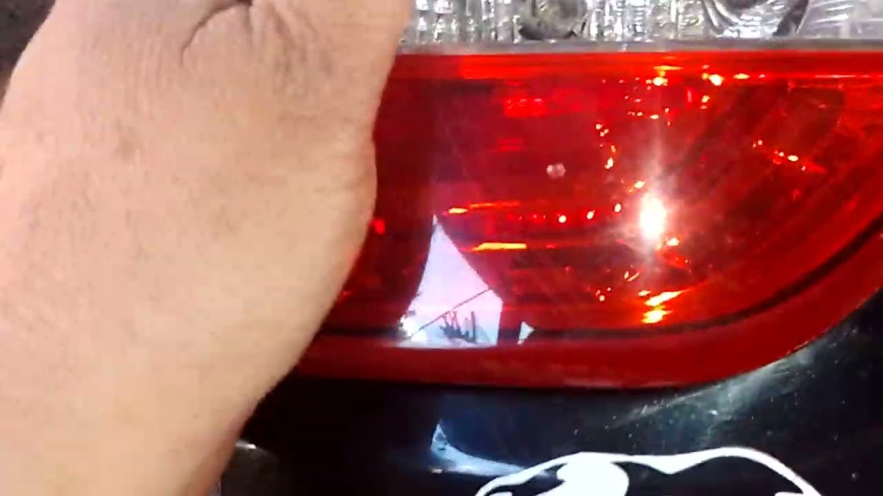 Tutorial de cambio de luz de reversa modelo T20 Changan cs15 año 2019