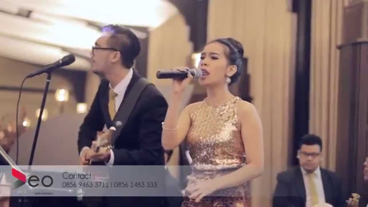 Thinking Out Loud - Ed Sheeranat at Hotel Dharmawangsa | Cover By Deo Entertainment
