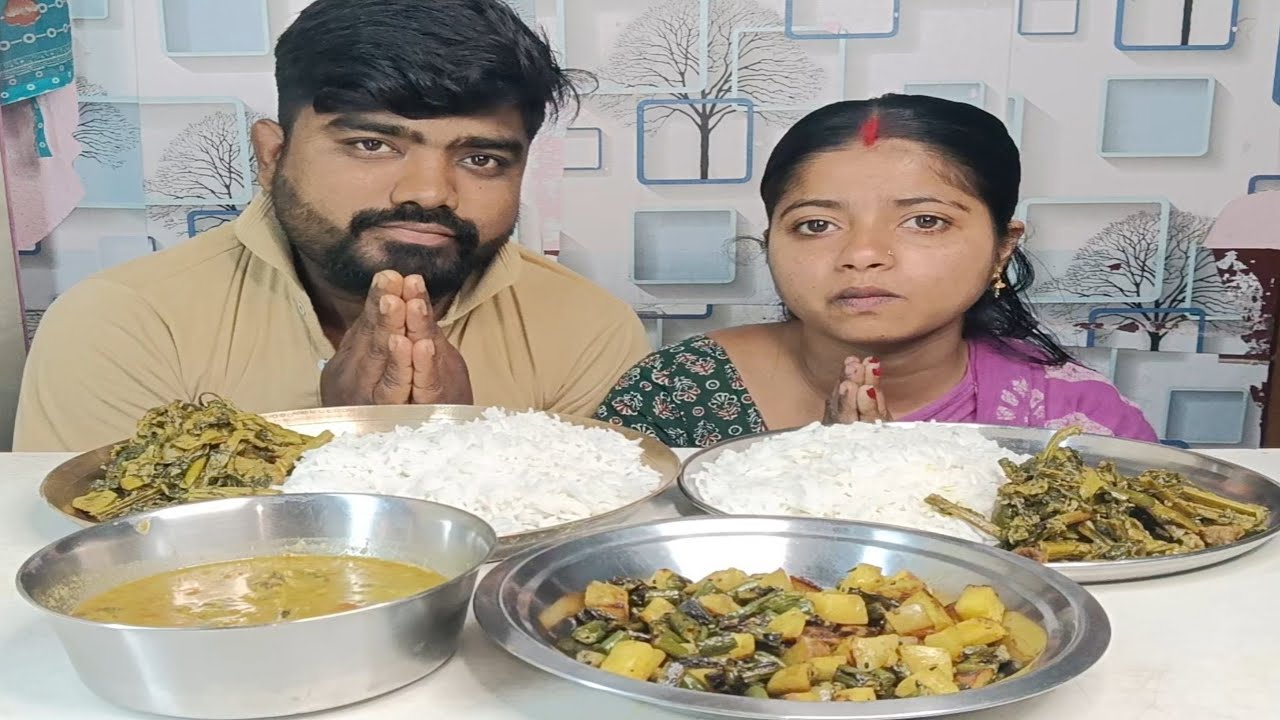 TODAY'S EATING PALONG SHAK MIX VEGETABLE DAL & ALOO BARBATI BHAJA BENGALI VEG FOOD EATING SHOW 