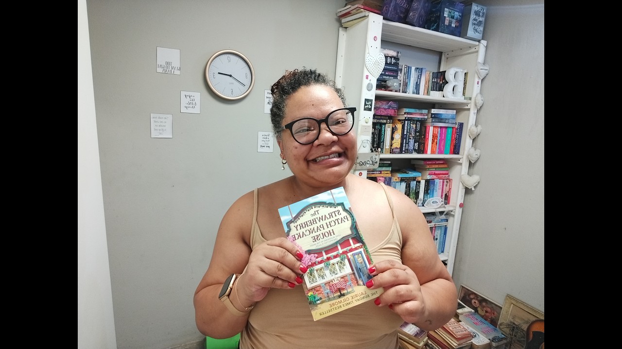 Book Review: The Strawberry Patch Pancake House by Laurie Gilmore | #booktube