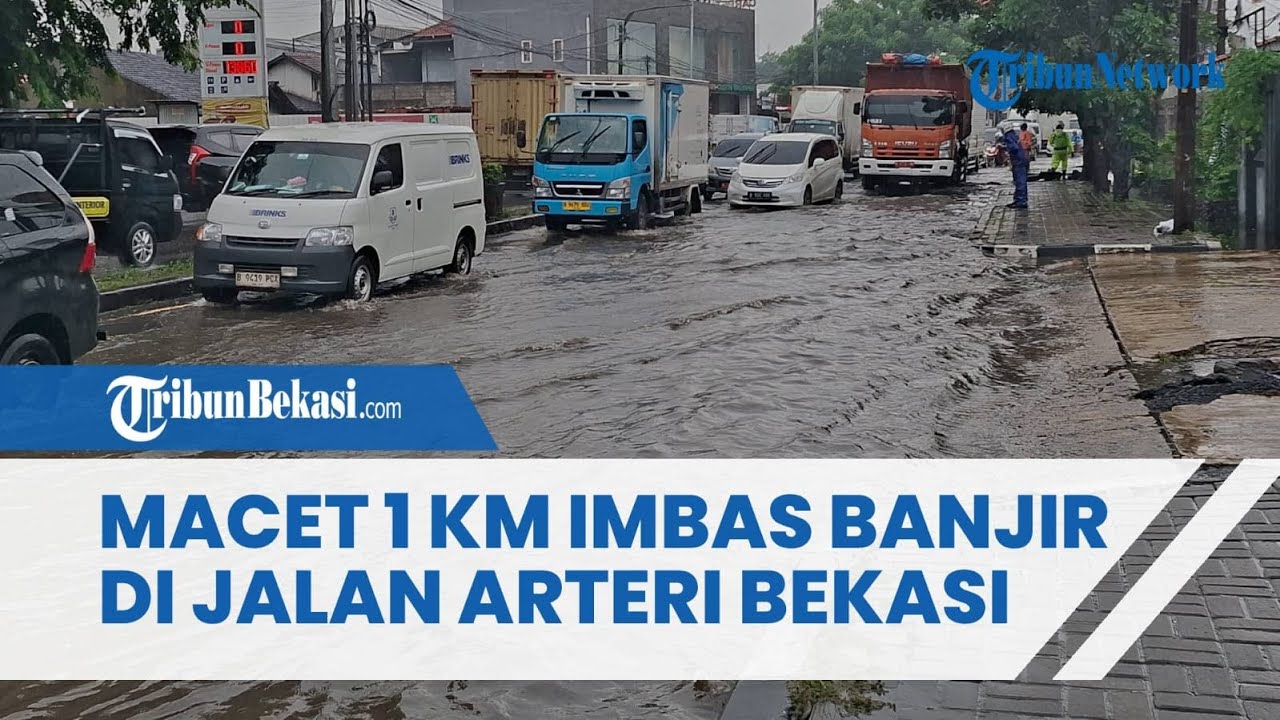 Banjir di Jalan Arteri Bekasi, menyebabkan Kemacetan hiingga 1 KM
