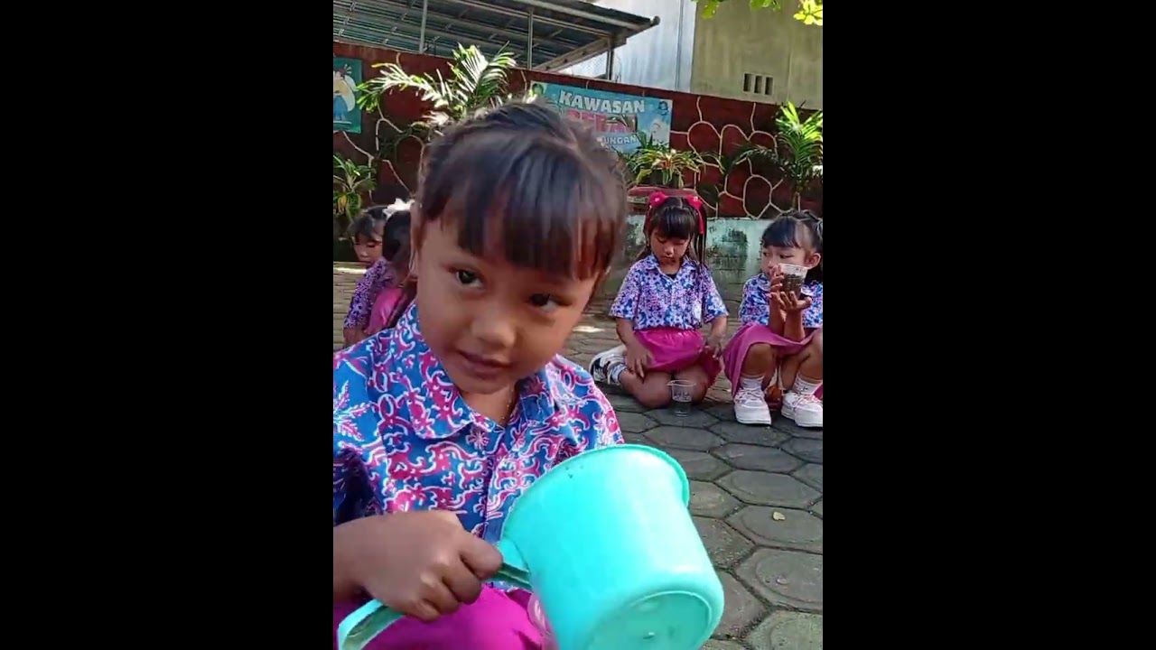Aku sayang tumbuhan (Mari menanam biji kedelai) 
