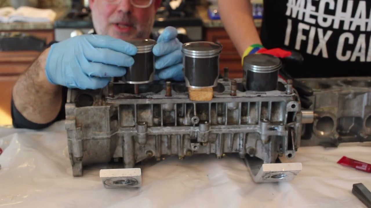 Old Sled Rebuild - Part 5: 97 Polaris XLT 600 Triple  - Piston and Cylinder Install