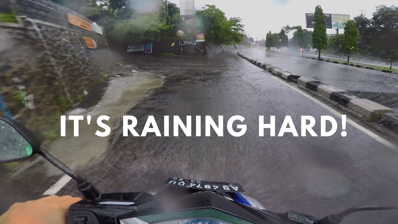 RIDING DI HUJAN DERAS!